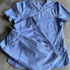 Cherokee Infinity scrub set